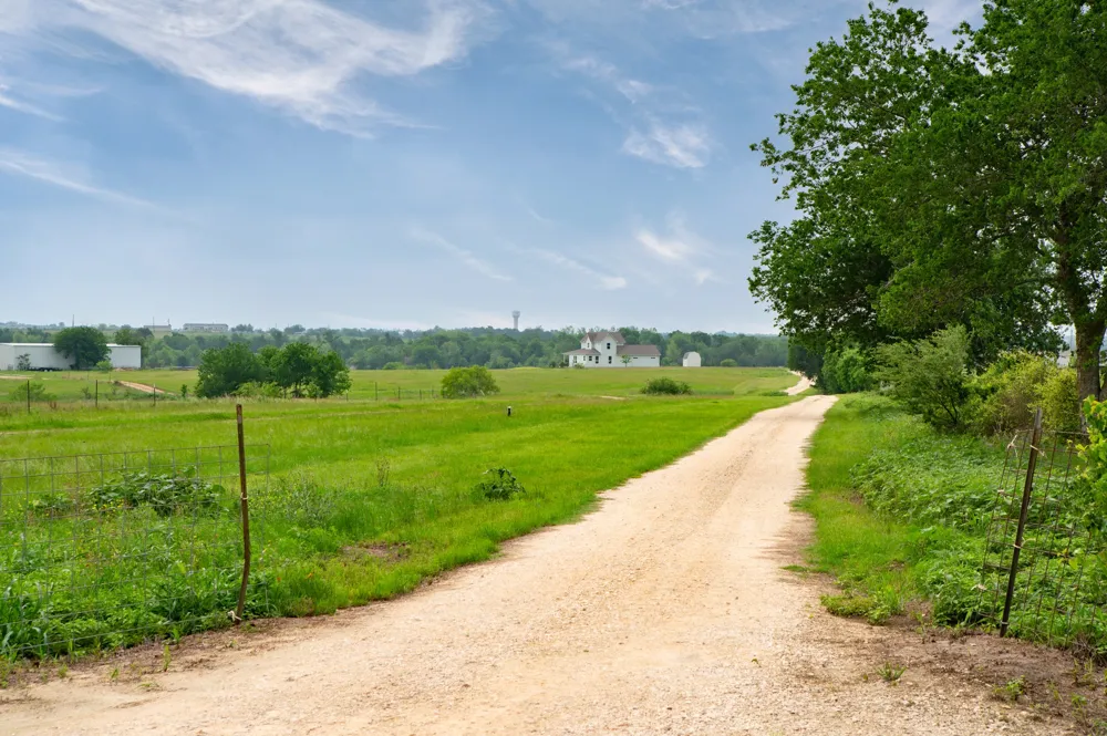 1662 County Road 465 Coupland, TX 78615