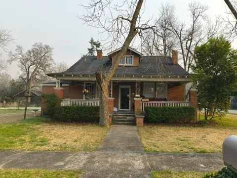 202 E 11th Street