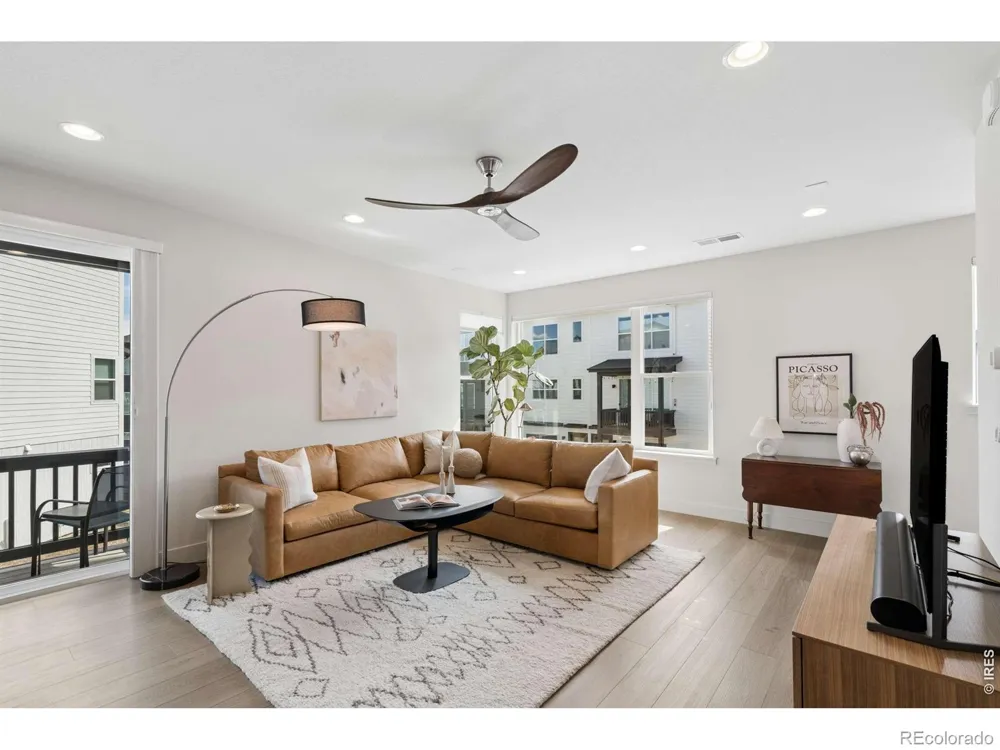 2746 W 167th Place