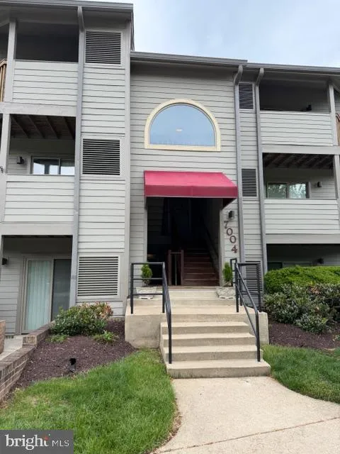 7004 CHANNEL VILLAGE COURT #102