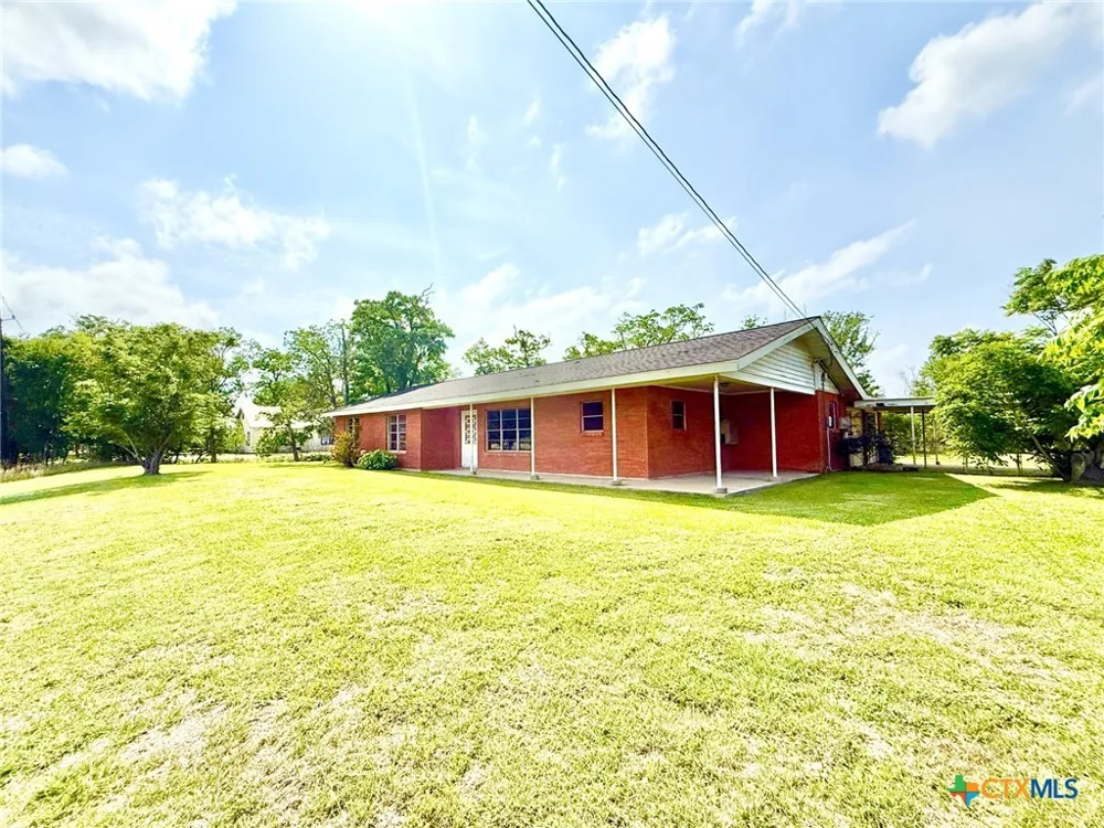 1396 Loop 522 Ganado, TX 77962