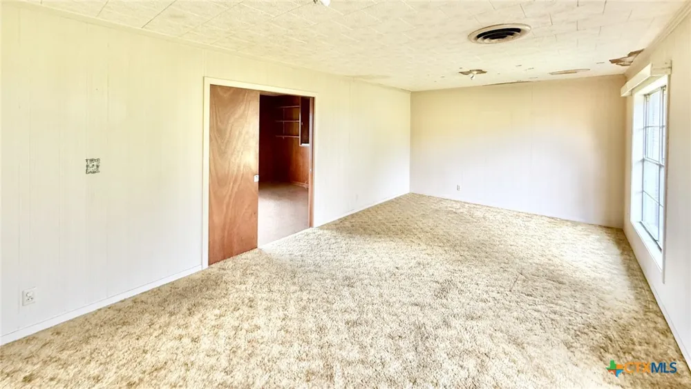 1396 Loop 522 Ganado, TX 77962
