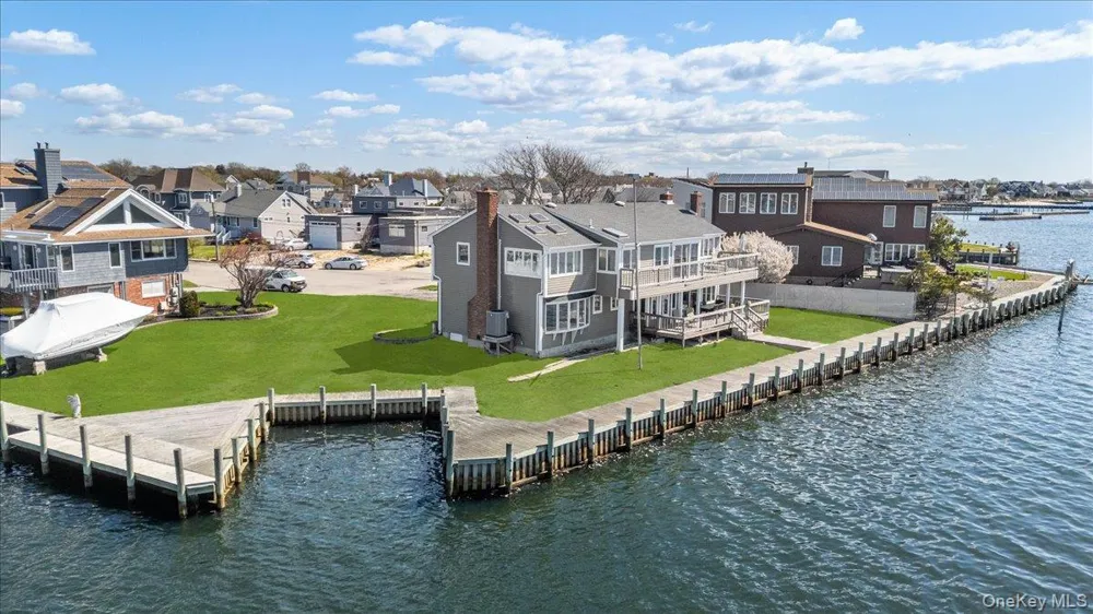 160 Sequams Lane W West Islip, NY 11795