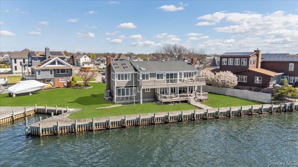 160 Sequams Lane W West Islip, NY 11795