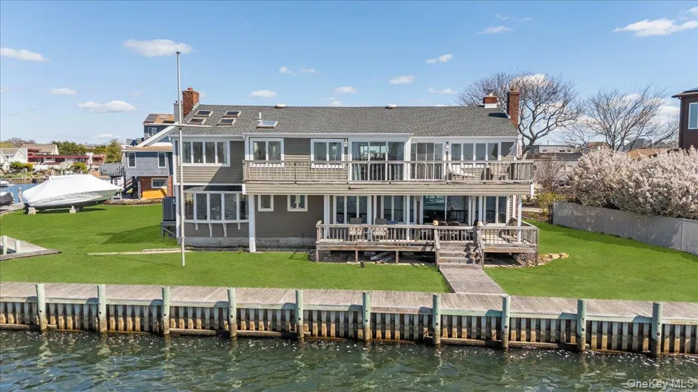 160 Sequams Lane W West Islip, NY 11795