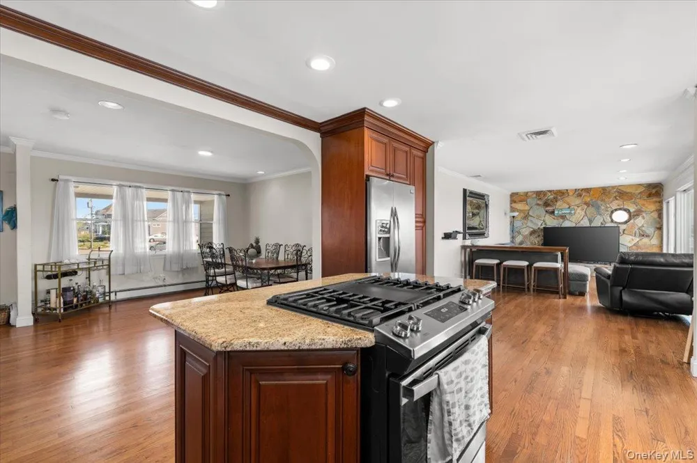 160 Sequams Lane W West Islip, NY 11795