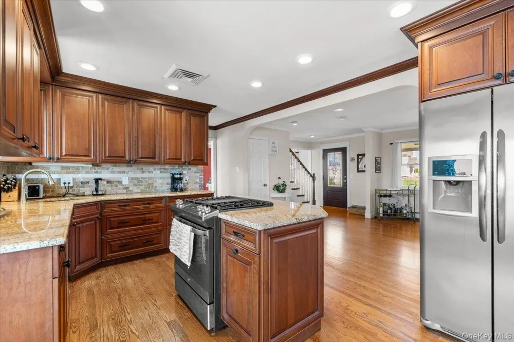 160 Sequams Lane W West Islip, NY 11795