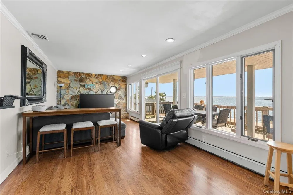 160 Sequams Lane W West Islip, NY 11795