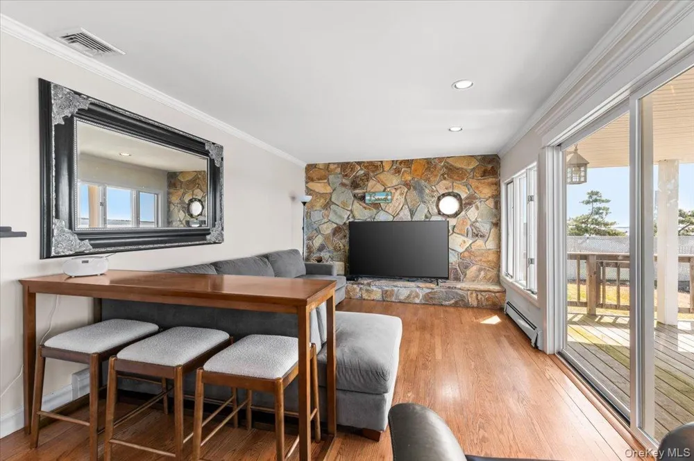 160 Sequams Lane W West Islip, NY 11795