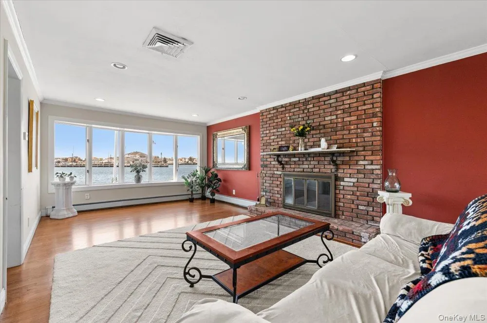 160 Sequams Lane W West Islip, NY 11795
