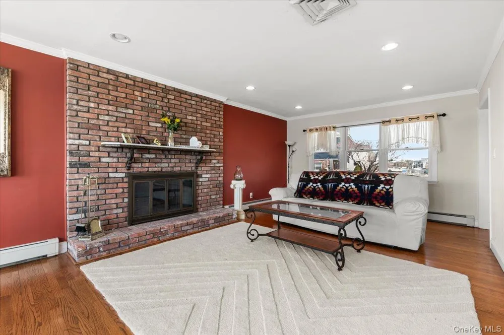 160 Sequams Lane W West Islip, NY 11795