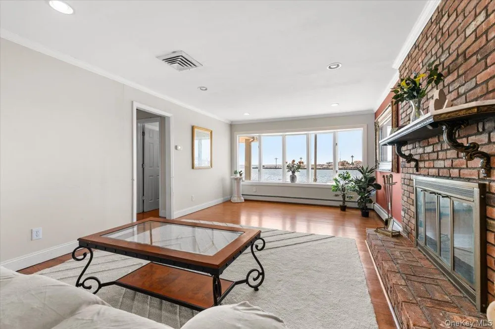 160 Sequams Lane W West Islip, NY 11795