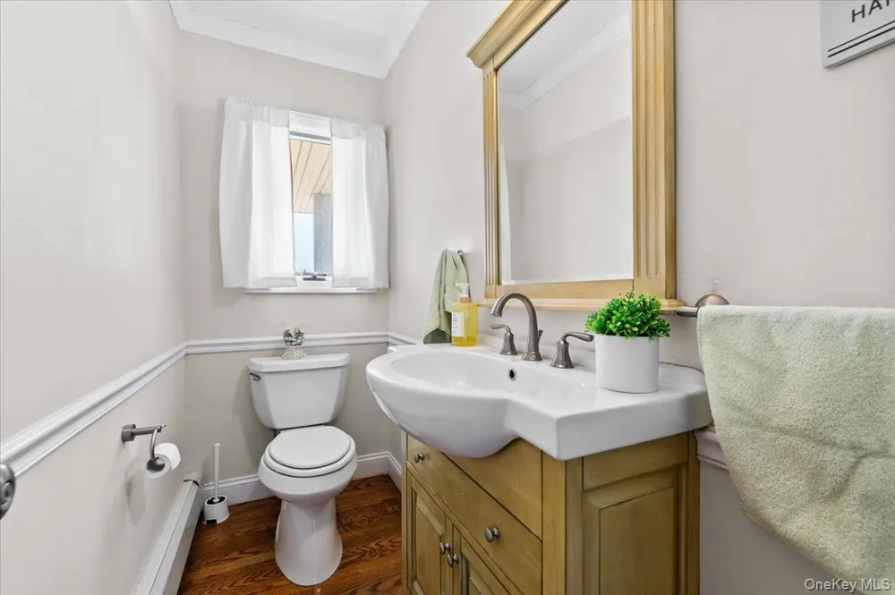 160 Sequams Lane W West Islip, NY 11795