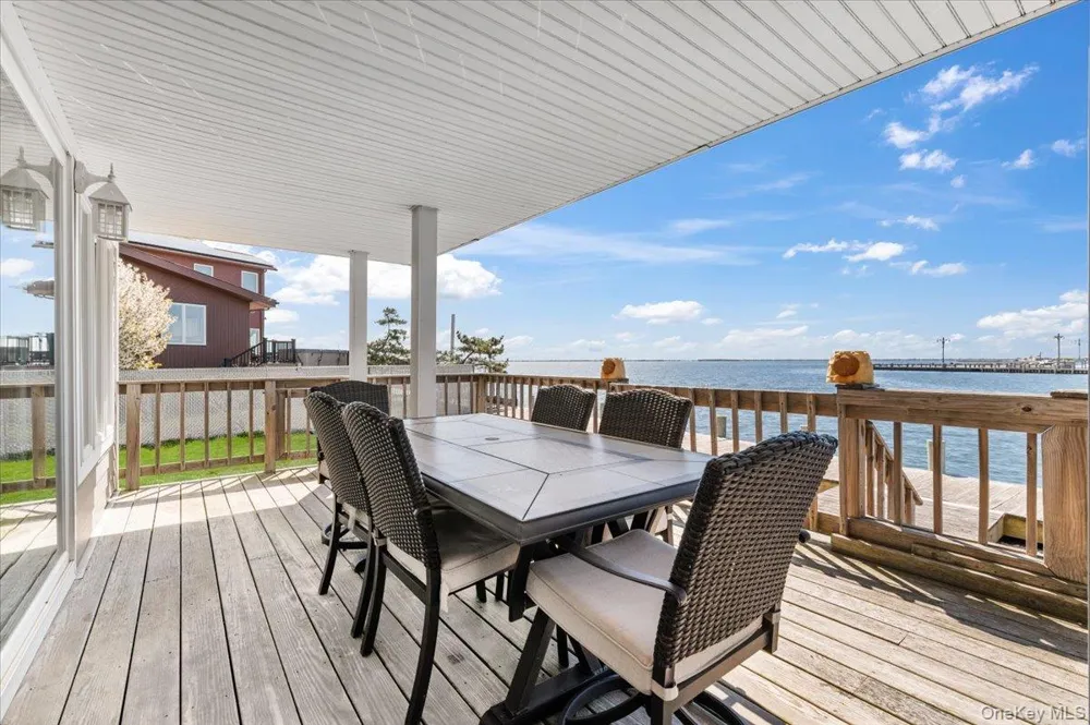 160 Sequams Lane W West Islip, NY 11795