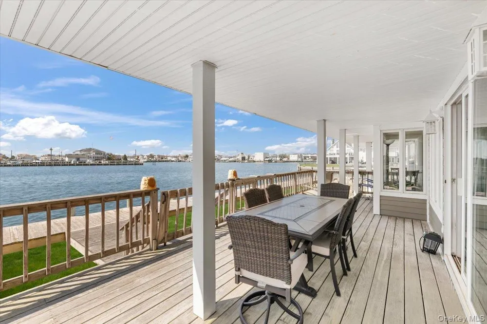 160 Sequams Lane W West Islip, NY 11795