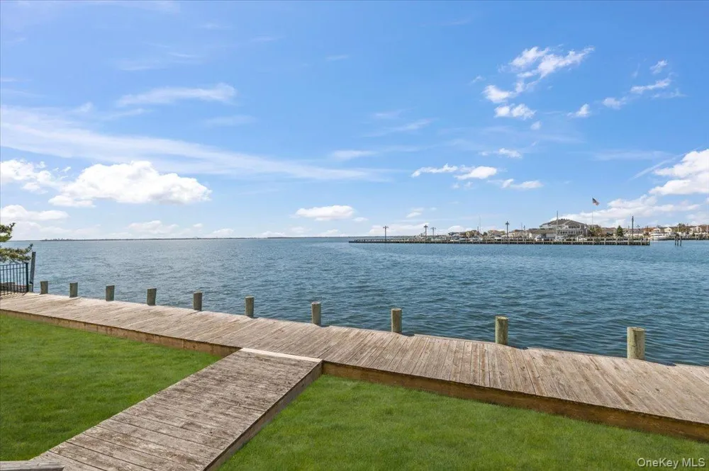 160 Sequams Lane W West Islip, NY 11795