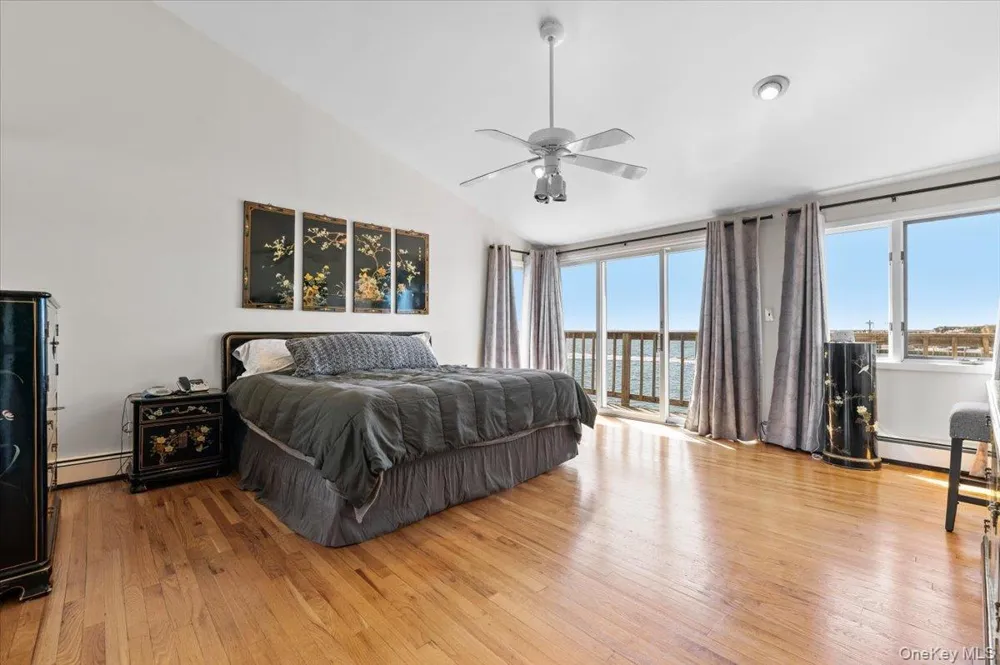 160 Sequams Lane W West Islip, NY 11795