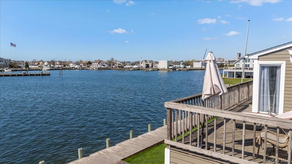 160 Sequams Lane W West Islip, NY 11795