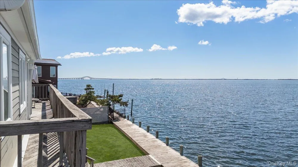 160 Sequams Lane W West Islip, NY 11795