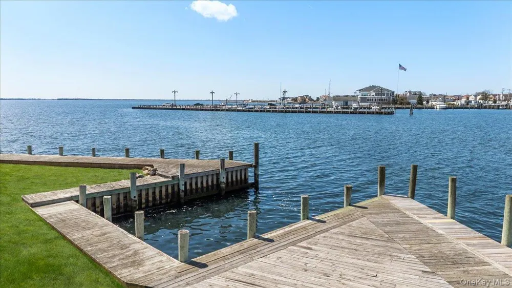 160 Sequams Lane W West Islip, NY 11795