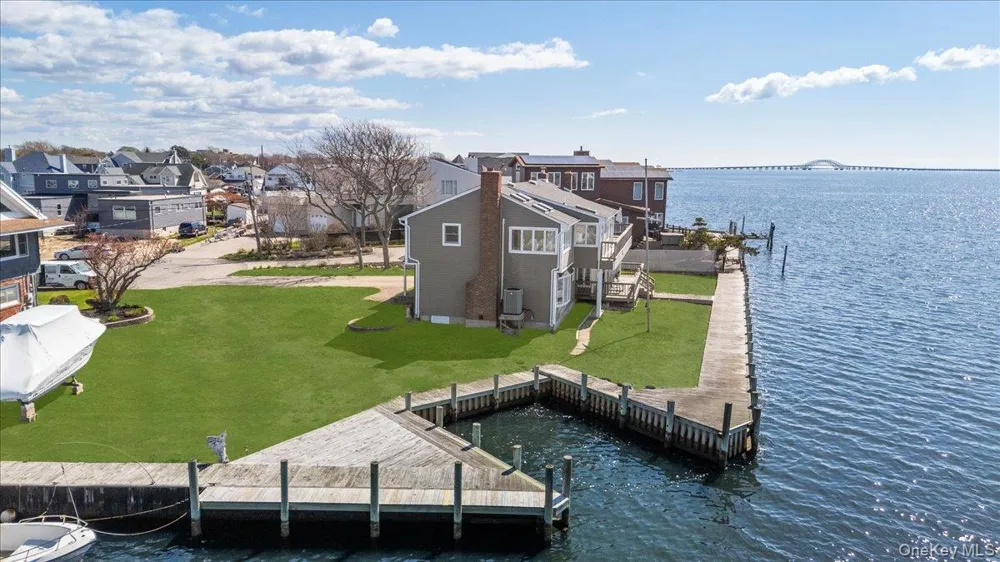 160 Sequams Lane W West Islip, NY 11795