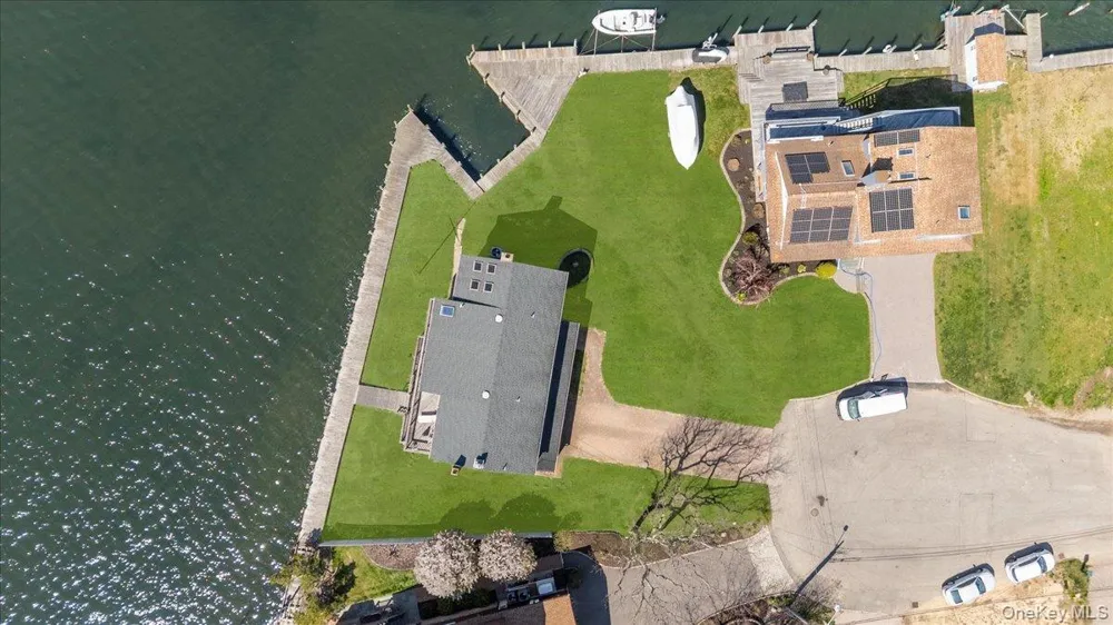 160 Sequams Lane W West Islip, NY 11795
