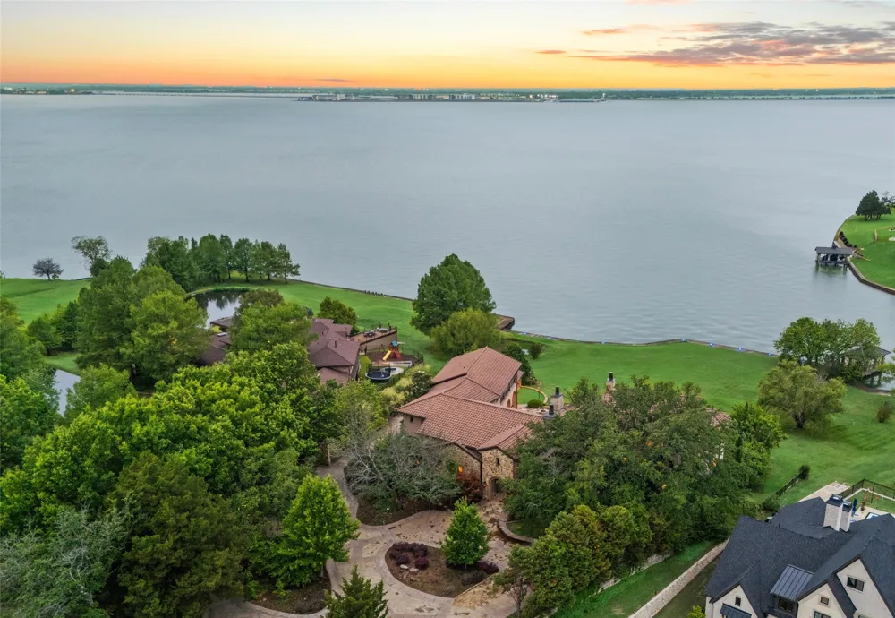 8 Meadowlake Drive Heath, TX 75032
