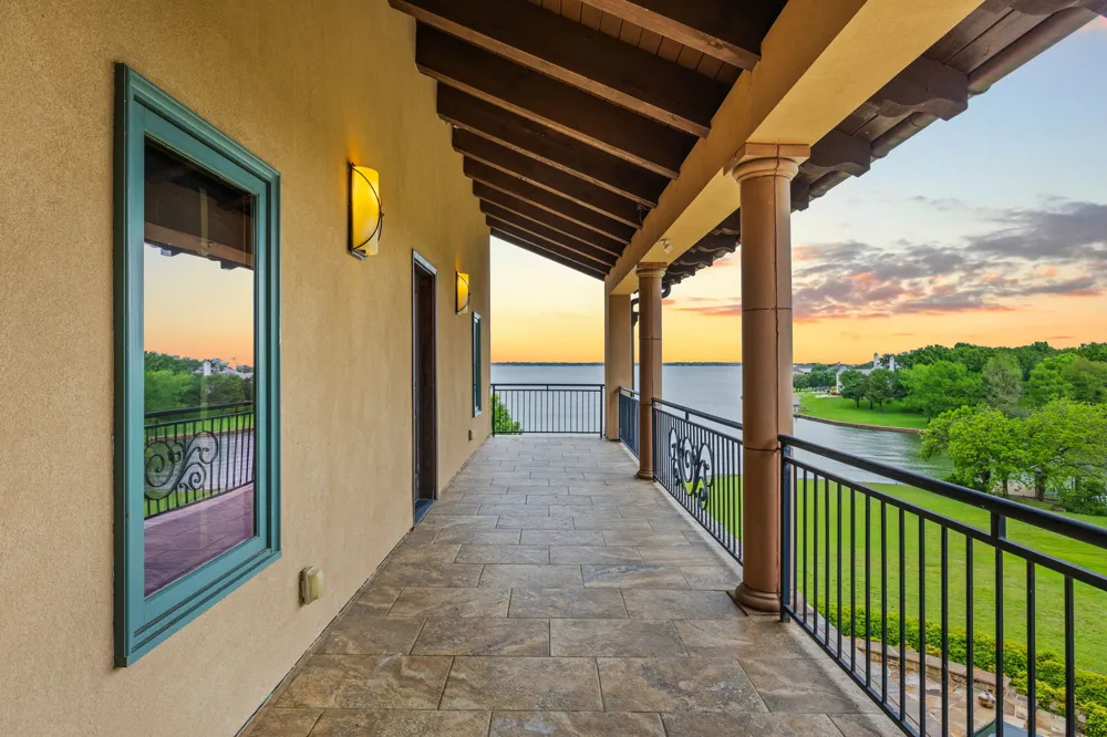 8 Meadowlake Drive Heath, TX 75032