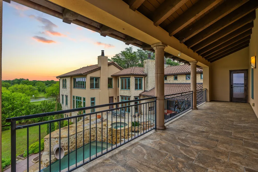 8 Meadowlake Drive Heath, TX 75032