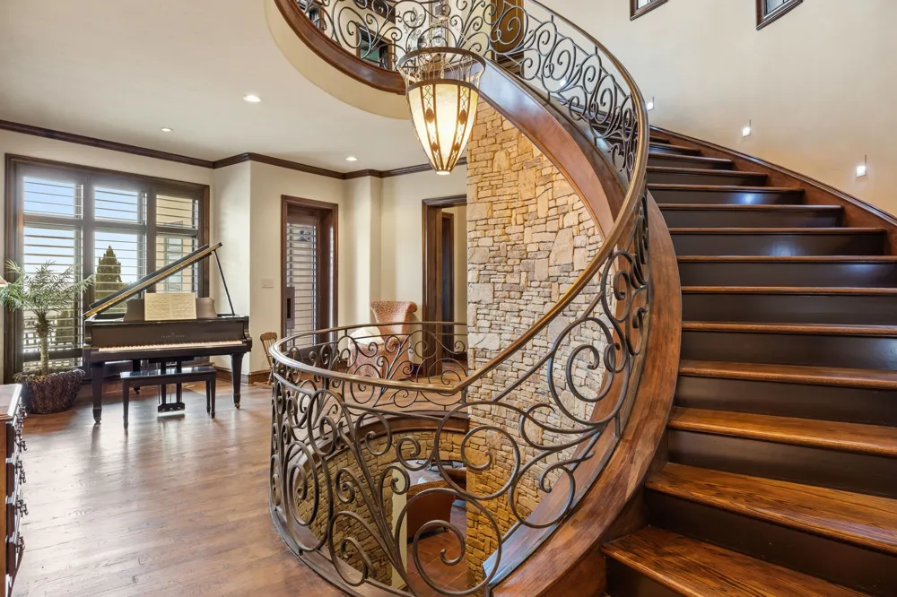 8 Meadowlake Drive Heath, TX 75032