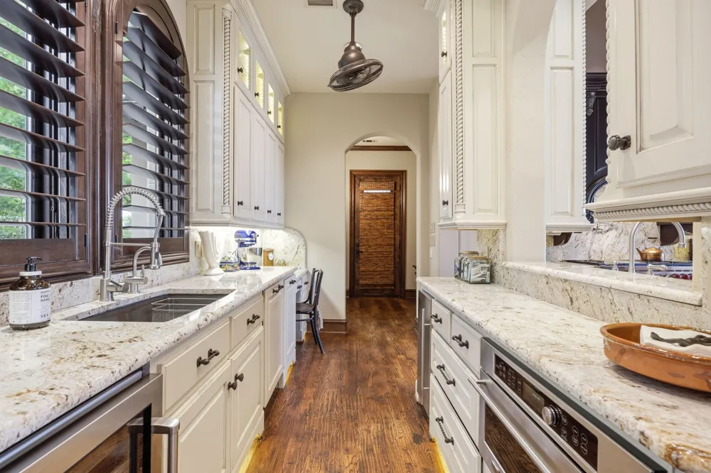 8 Meadowlake Drive Heath, TX 75032