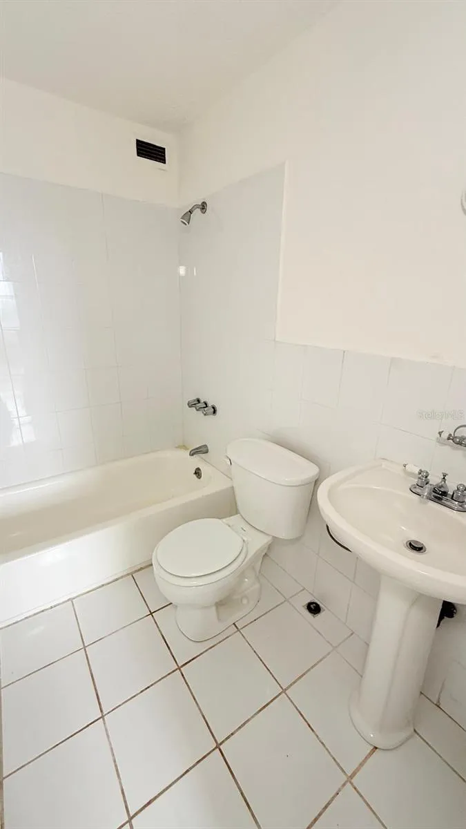 37 ISLA VERDE AVE. #203 Carolina, PR 00979