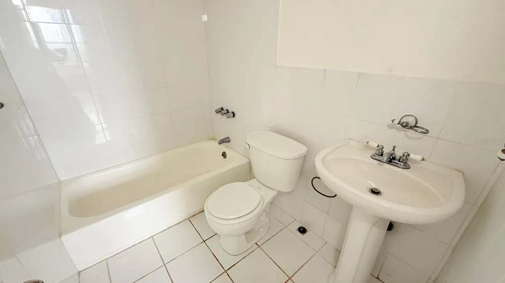 37 ISLA VERDE AVE. #203 Carolina, PR 00979