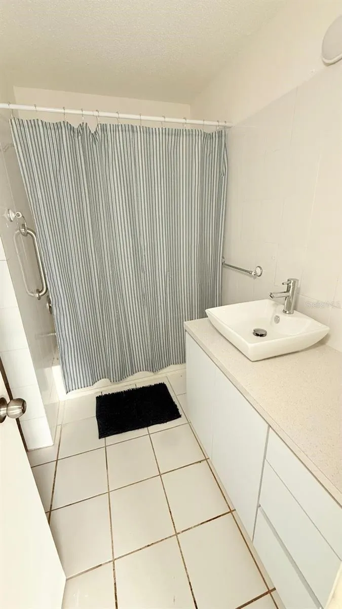 37 ISLA VERDE AVE. #203 Carolina, PR 00979