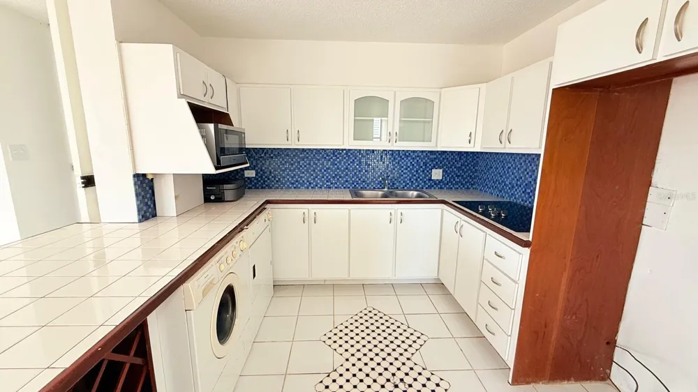37 ISLA VERDE AVE. #203 Carolina, PR 00979