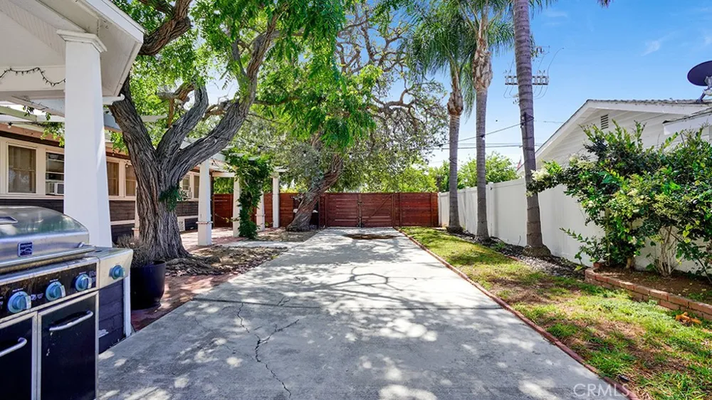 2197 Santa Ana Avenue Costa Mesa, CA 92627