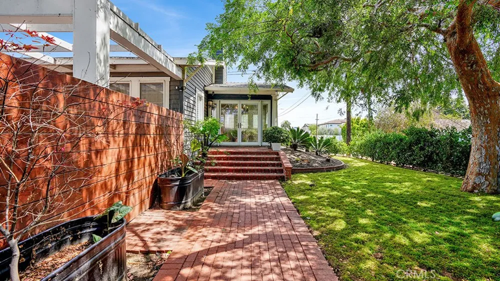 2197 Santa Ana Avenue Costa Mesa, CA 92627