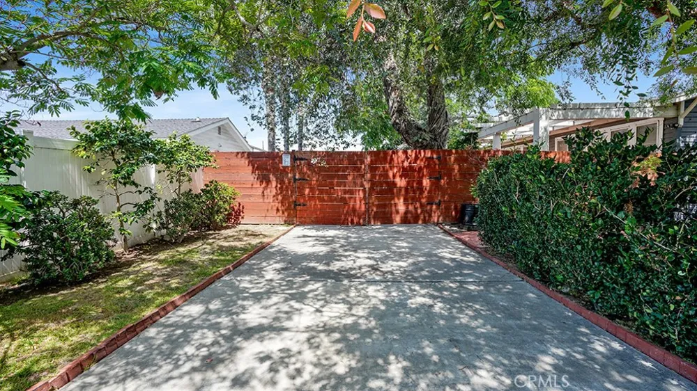 2197 Santa Ana Avenue Costa Mesa, CA 92627