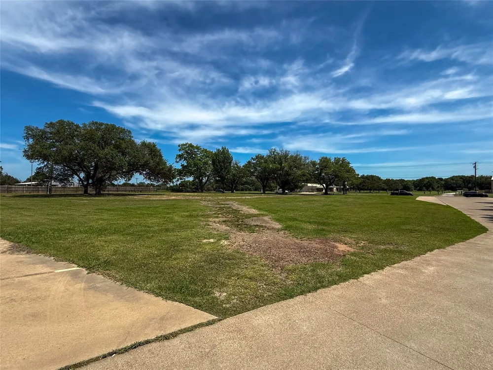 600 E Cedar Creek Parkway Seven Points, TX 75143