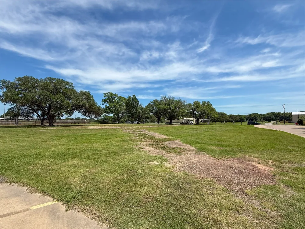 600 E Cedar Creek Parkway Seven Points, TX 75143