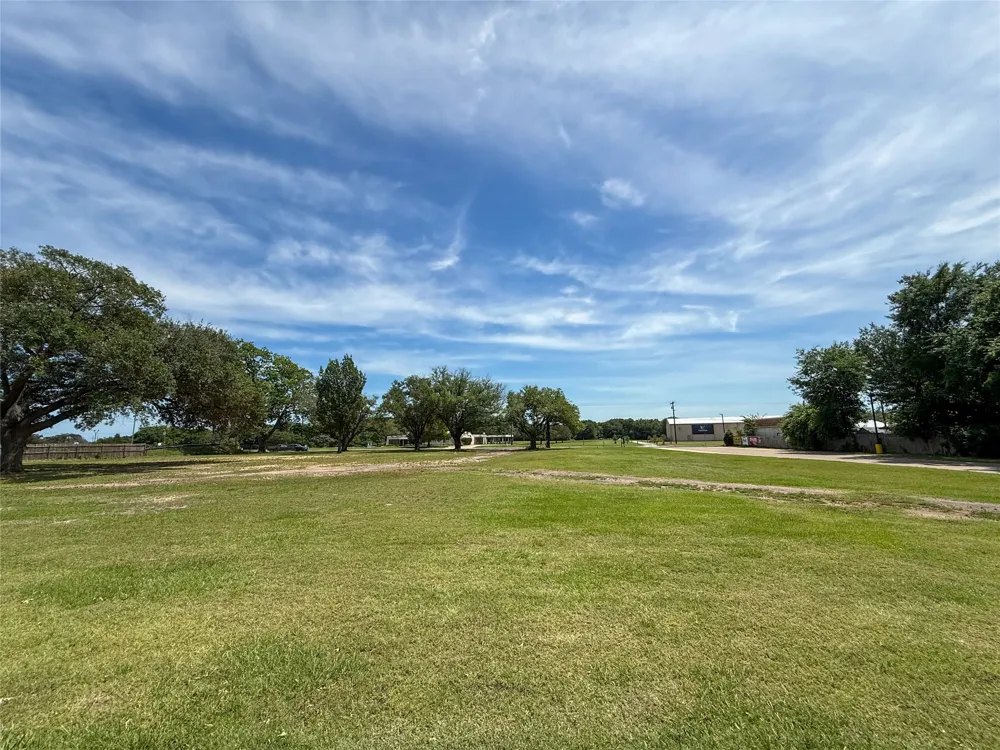 600 E Cedar Creek Parkway Seven Points, TX 75143