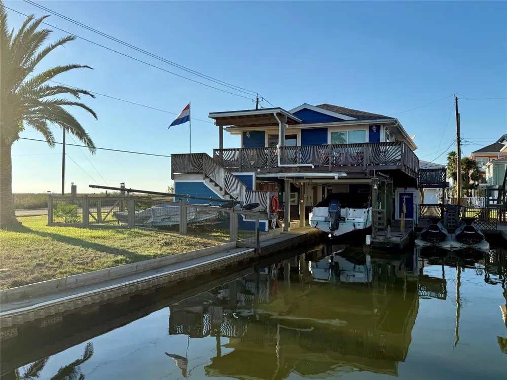 16719 Tahiti Way Jamaica Beach, TX 77554