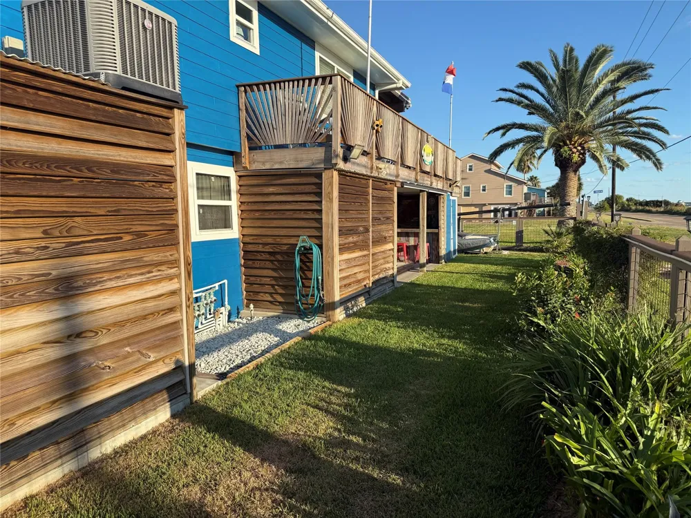 16719 Tahiti Way Jamaica Beach, TX 77554