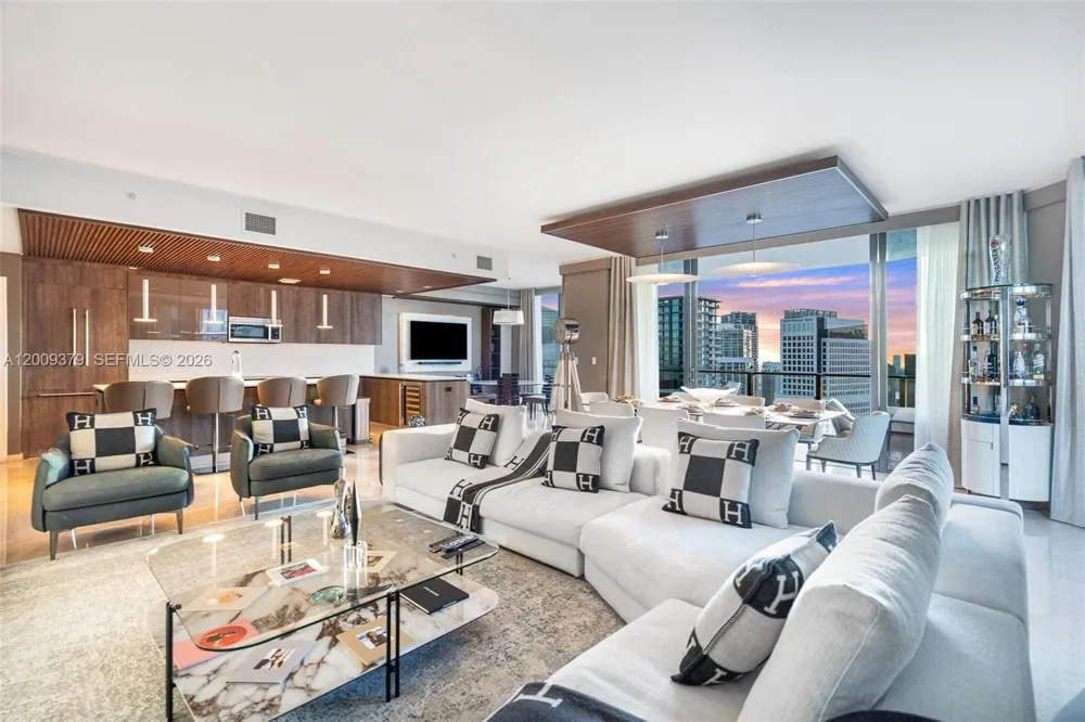 88 SW 7th St #3801 Miami, FL 33130