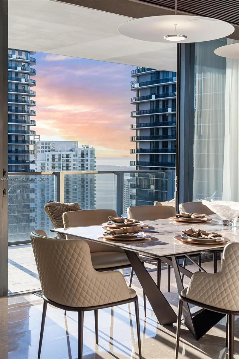 88 SW 7th St #3801 Miami, FL 33130