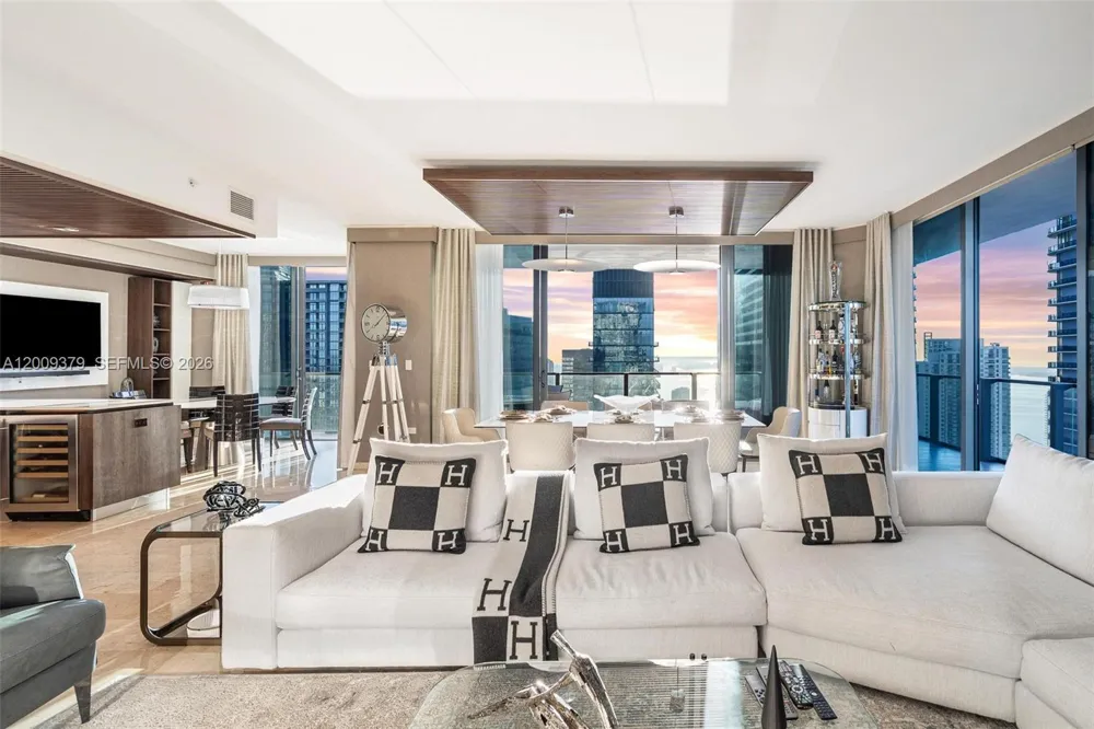 88 SW 7th St #3801 Miami, FL 33130
