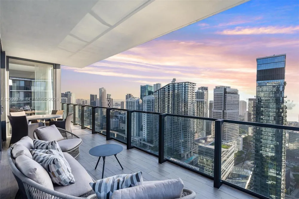 88 SW 7th St #3801 Miami, FL 33130
