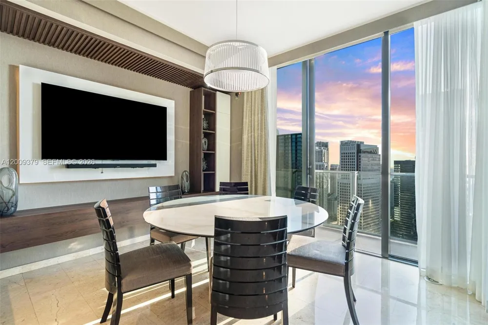 88 SW 7th St #3801 Miami, FL 33130