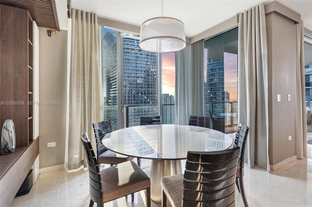 88 SW 7th St #3801 Miami, FL 33130
