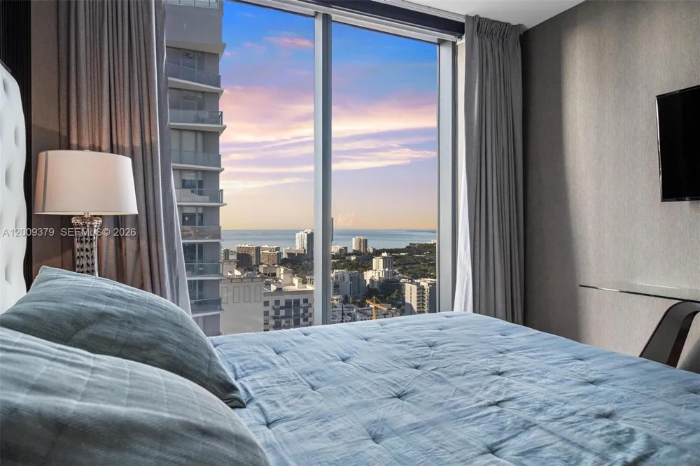 88 SW 7th St #3801 Miami, FL 33130